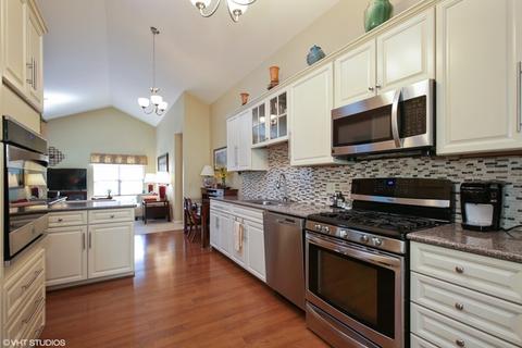 1065 Bradford Ct, Elgin, IL 60120 photo 4