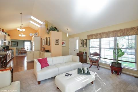 1065 Bradford Ct, Elgin, IL 60120 photo 3