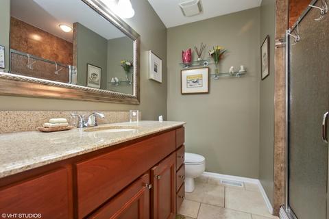 1065 Bradford Ct, Elgin, IL 60120 photo 9