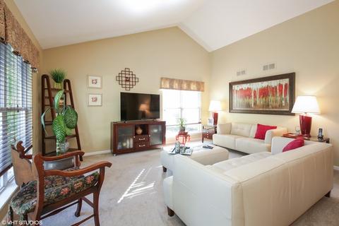 1065 Bradford Ct, Elgin, IL 60120 photo 2