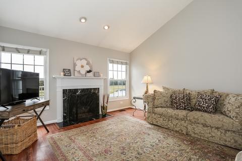 606 Golfers Ln, Bartlett, IL 60103 photo 7