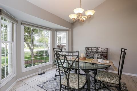 606 Golfers Ln, Bartlett, IL 60103 photo 9