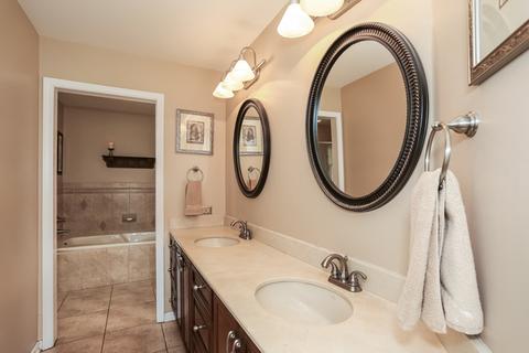 606 Golfers Ln, Bartlett, IL 60103 photo 17