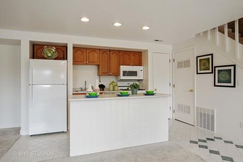 505 Kenneth Cir, Elgin, IL 60120 photo 4