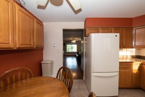 410 Echo Ln #4, Aurora, IL 60504 photo 4