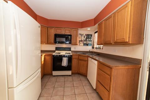 410 Echo Ln #4, Aurora, IL 60504 photo 5