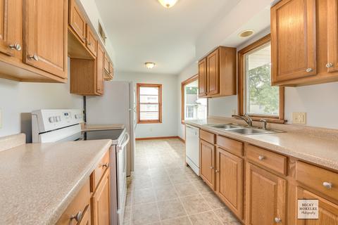69 E Jackson St, Oswego, IL 60543 photo 5