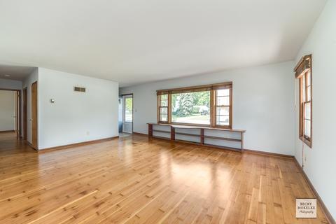 69 E Jackson St, Oswego, IL 60543 photo 3