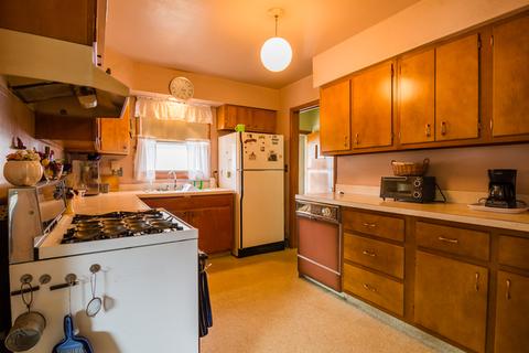 667 Ludlow Ave, Elgin, IL 60120 photo 6