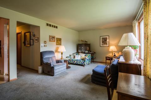 667 Ludlow Ave, Elgin, IL 60120 photo 3