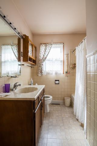 667 Ludlow Ave, Elgin, IL 60120 photo 10