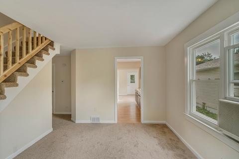 121 E Pineview Dr, Round Lake Park, IL 60073 photo 4