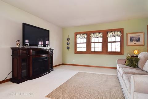 545 Northview Ln, Hoffman Estates, IL 60169 photo 2