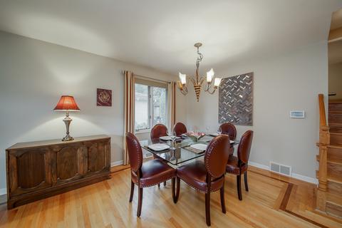 908 S Robert Dr, Mount Prospect, IL 60056 photo 3