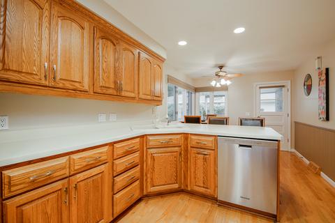 908 S Robert Dr, Mount Prospect, IL 60056 photo 6