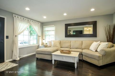 708 N Stephen Dr, Palatine, IL 60067 photo 2