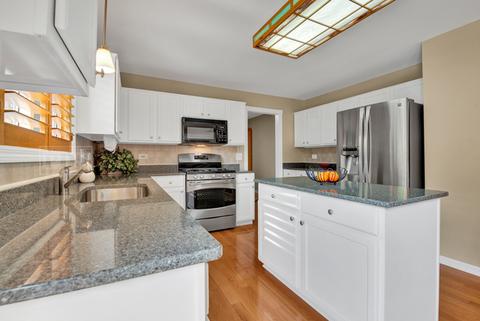 330 Stonegate Rd, Algonquin, IL 60102 photo 8