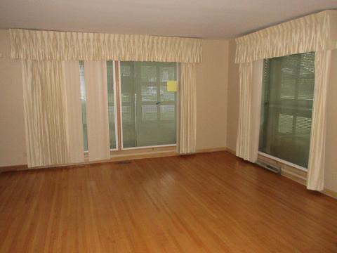 10956 S Emerald Ave, Chicago, IL 60628 photo 3
