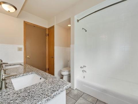 711 Pinecroft Dr, Roselle, IL 60172 photo 16
