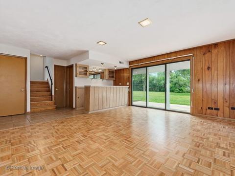 711 Pinecroft Dr, Roselle, IL 60172 photo 17