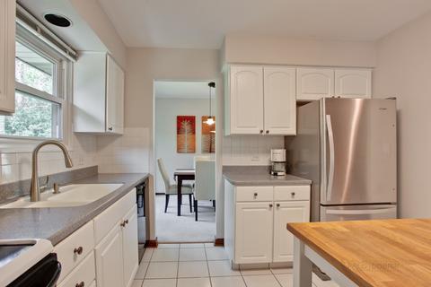 1980 Brookside Ln, Hoffman Estates, IL 60169 photo 3