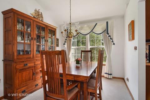 262 Superior Cir, Bartlett, IL 60103 photo 3