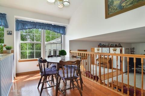 262 Superior Cir, Bartlett, IL 60103 photo 5