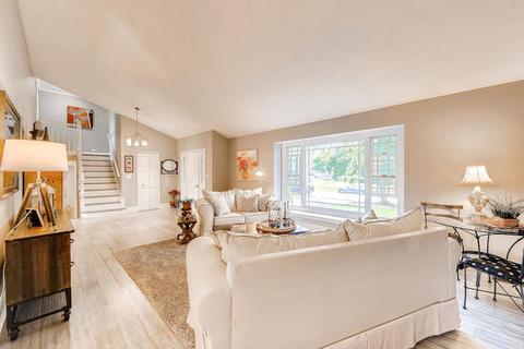 974 Pearson Rd, Cary, IL 60013 photo 5