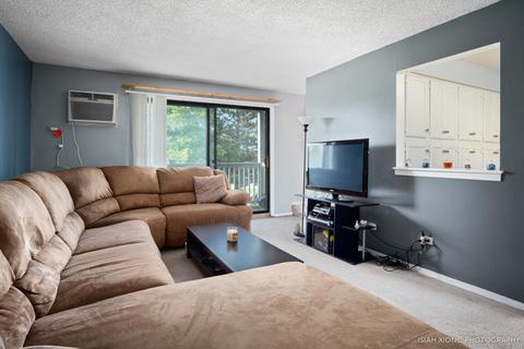 279 Gregory St #8, Aurora, IL 60504 photo 4