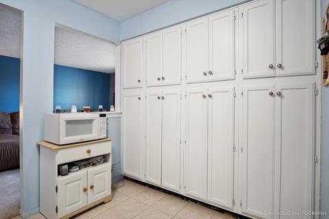 279 Gregory St #8, Aurora, IL 60504 photo 6
