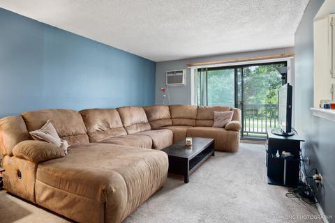 279 Gregory St #8, Aurora, IL 60504 photo 3