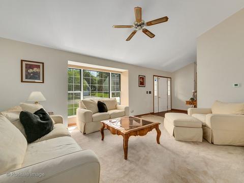 664 White Oak Ln, Bartlett, IL 60103 photo 4