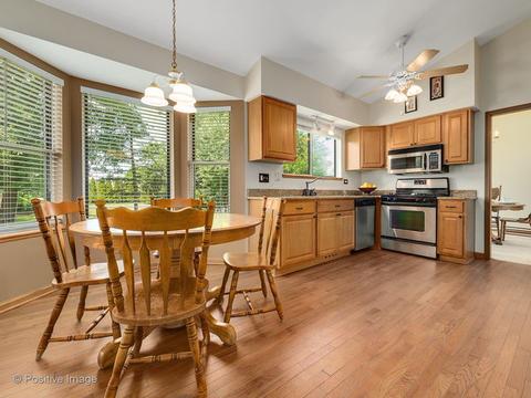 664 White Oak Ln, Bartlett, IL 60103 photo 9