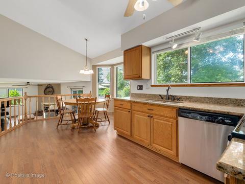 664 White Oak Ln, Bartlett, IL 60103 photo 8