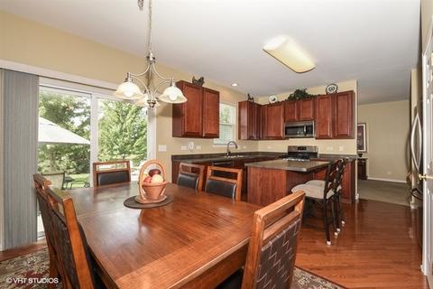 622 Biltmore Dr, Bartlett, IL 60103 photo 7