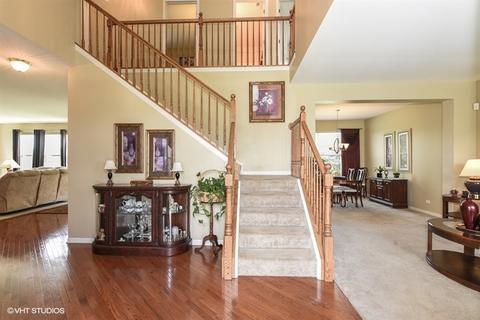622 Biltmore Dr, Bartlett, IL 60103 photo 2