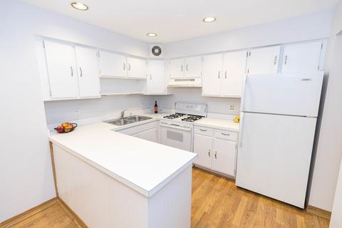 699 Lakeside Cir, Wheeling, IL 60090 photo 5