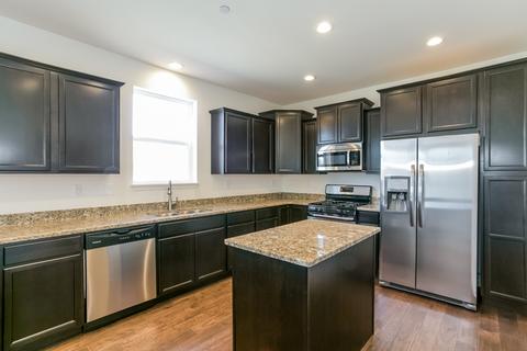 13515 Summergrove Dr, Plainfield, IL 60585 photo 2
