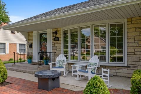 2013 Robincrest Ln, Glenview, IL 60025 photo 3