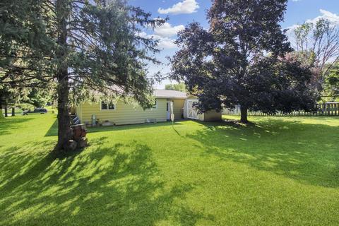 2188 Eagle Dr, Freeport, IL 61032 photo 2