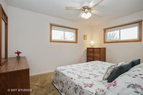 1085 N Bluebonnet Ln, Hoffman Estates, IL 60169 photo 10