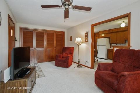 1085 N Bluebonnet Ln, Hoffman Estates, IL 60169 photo 9
