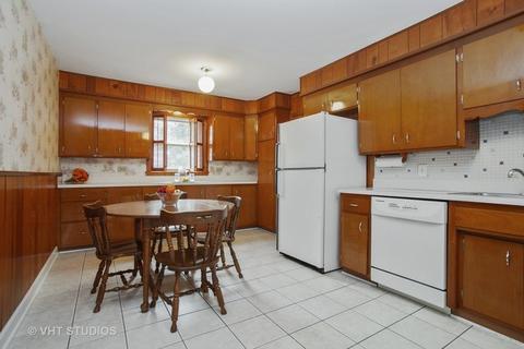 1085 N Bluebonnet Ln, Hoffman Estates, IL 60169 photo 4