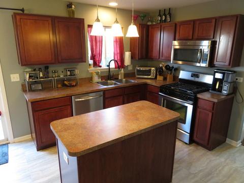 813 Grant Dr, Minooka, IL 60447 photo 3