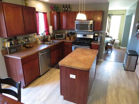 813 Grant Dr, Minooka, IL 60447 photo 2