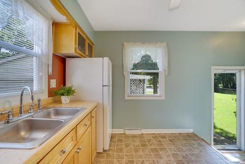 521 E Pleasure Ct, Aurora, IL 60506 photo 4