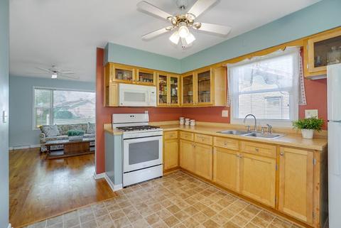 521 E Pleasure Ct, Aurora, IL 60506 photo 3