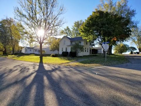 301 E 2nd St, Leaf River, IL 61047 photo 5