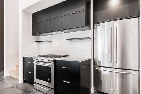 551 E 50th St, Chicago, IL 60615 photo 8