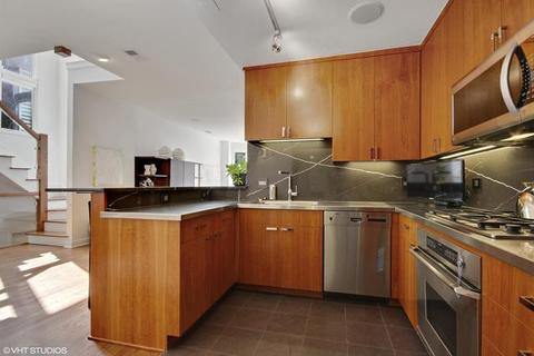 152 W Schiller St, Chicago, IL 60610 photo 4
